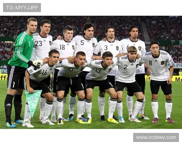 德甲球队人员分配情况及体育竞技团队构建分析